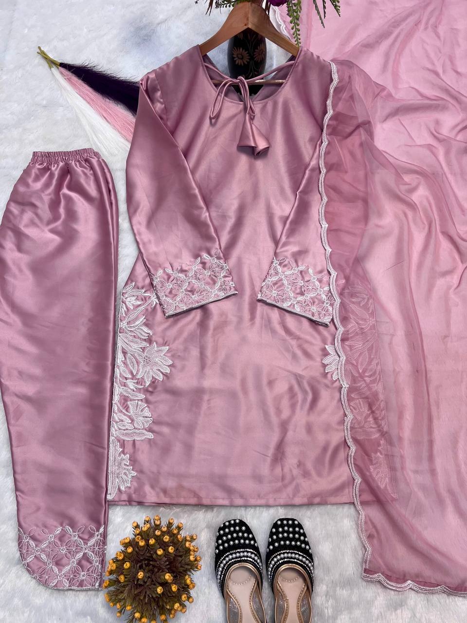 Radiant Mauve Thread-Work Kurta